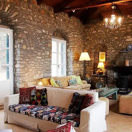 Prázdninový dům Hillside Over Lemonodasos